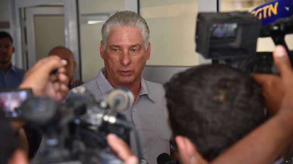 Díaz-Canel resaltó el heroísmo de los bomberos