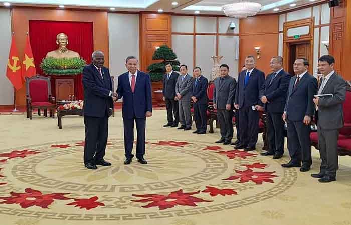 El secretario general del Partido Comunista (PCV), To Lam, recibió a esteban Lazo, presidente del Parlamento Cubano.