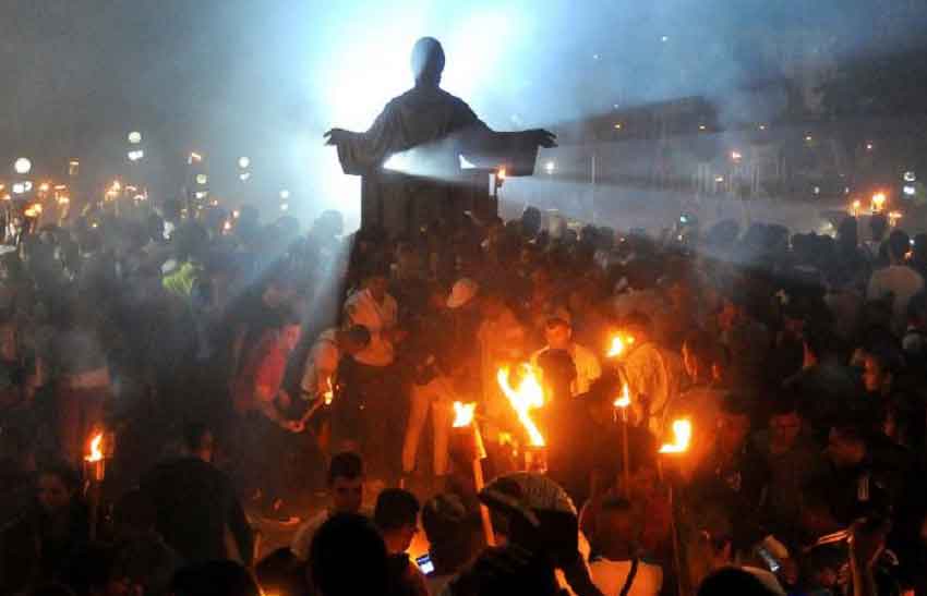 La Marcha de las Antorchas volverá a iluminar hoy, a partir de las 8:00 p.m., el camino hasta la Fragua Martiana. Foto: José Manuel Correa