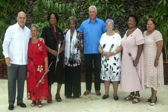 The Cuban President attended the award ceremony of outstanding women.