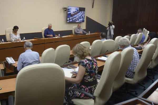 Reunión del Grupo temporal de trabajo para la prevención y control de la COVID-19 y también del dengue