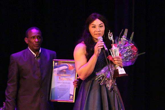 Discus thrower Yaimé Pérez thanked the Cuban Sports Movement
