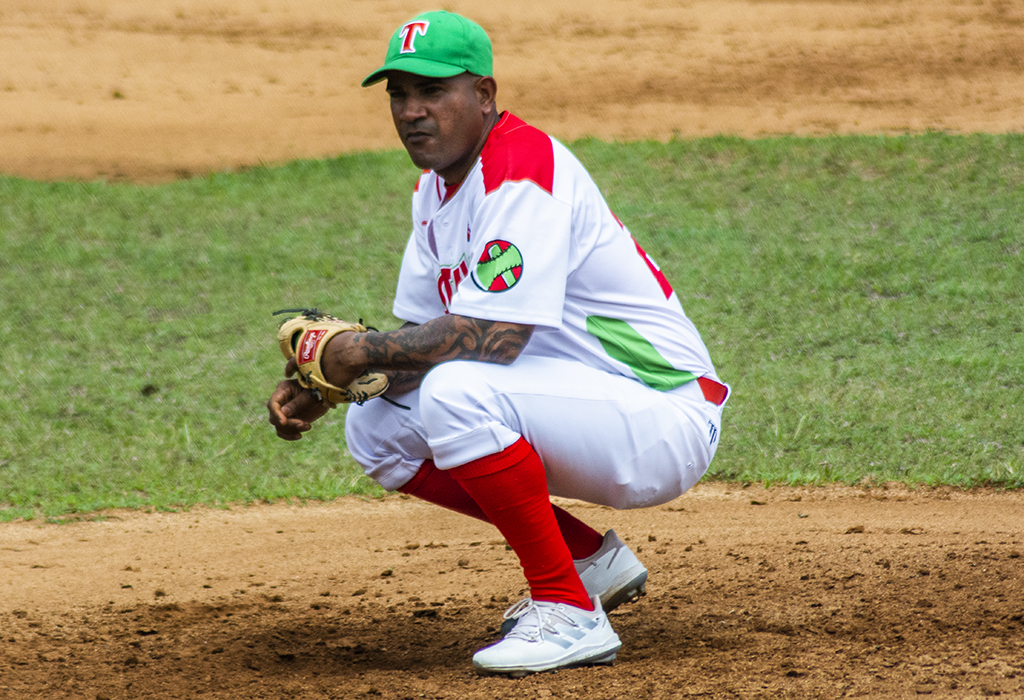 Alberto P Civil Las Tunas VS stgo Cuba serie 63 beisbol Cuba 0022