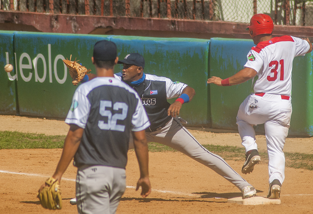 Las Tunas Vs Holguin beisbol Cuba 2020 0007