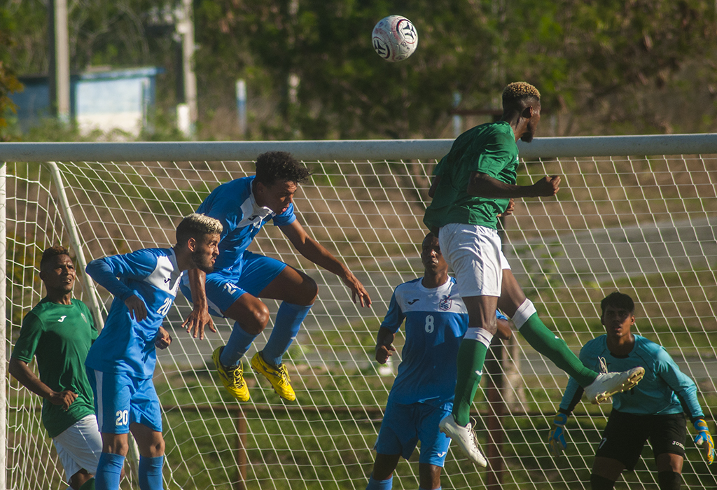 Las Tunas Vs Sancti Spiritus futbol 2022 0025