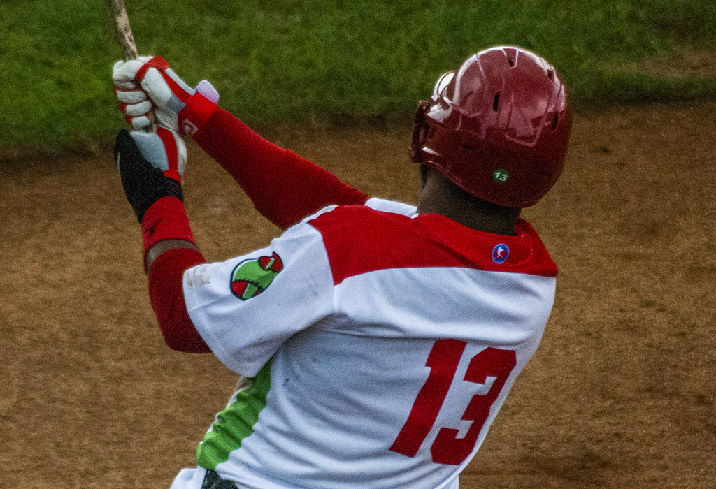 Roberto S Baldoquín Las Tunas VS Stgo D Cuba beisbol 2023 2