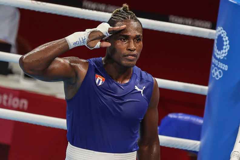 Cuban boxer Julio Cesar La Cruz La Cruz takes the Gold in 91 kilograms