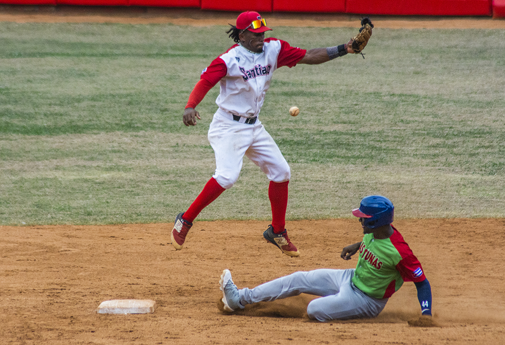 las tunas vs stgo cub semifinal III liga elite juego 4 0009