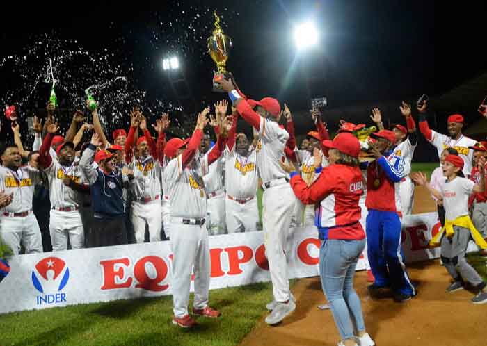 Those from the so-called Atenas de Cuba were crowned for the first time in their own land