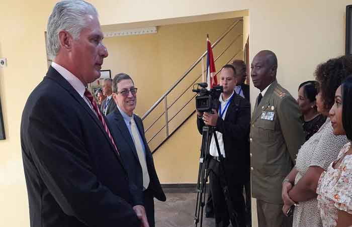 Díaz-Canel met the staff of the Cuba's Embassy  and their relatives