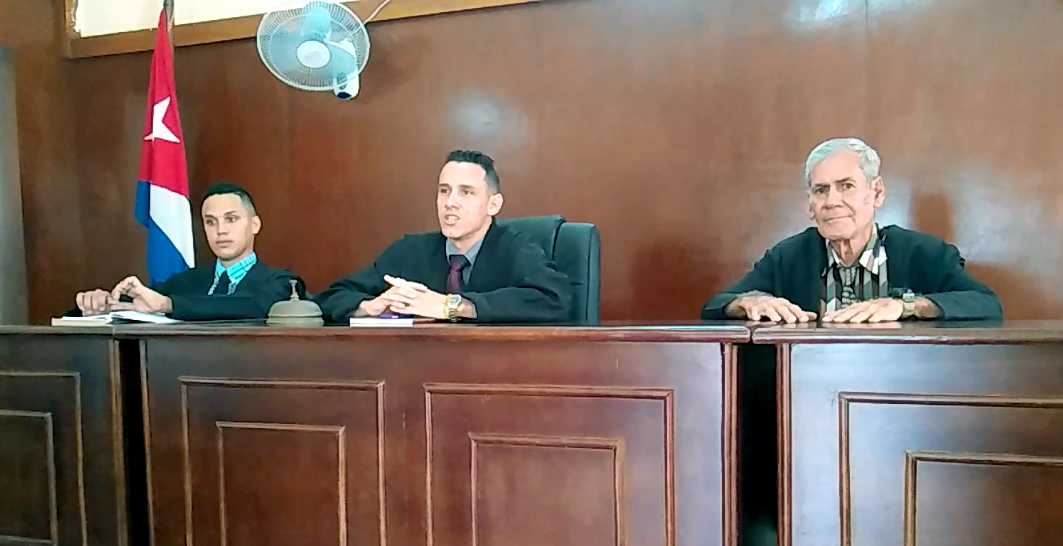 esteban marino juez lego primero de la derecha en pleno juicio foto migueldn 1