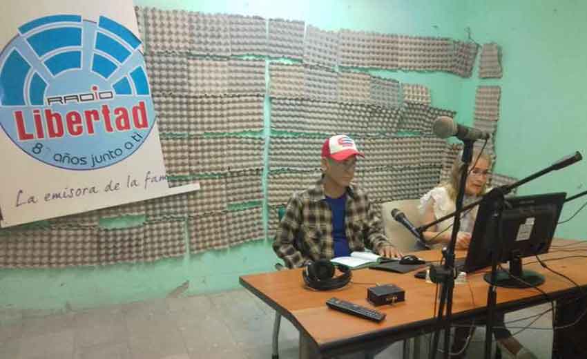 La emisora puerto padrense Radio Libertad celebra 85 años "en el aire".