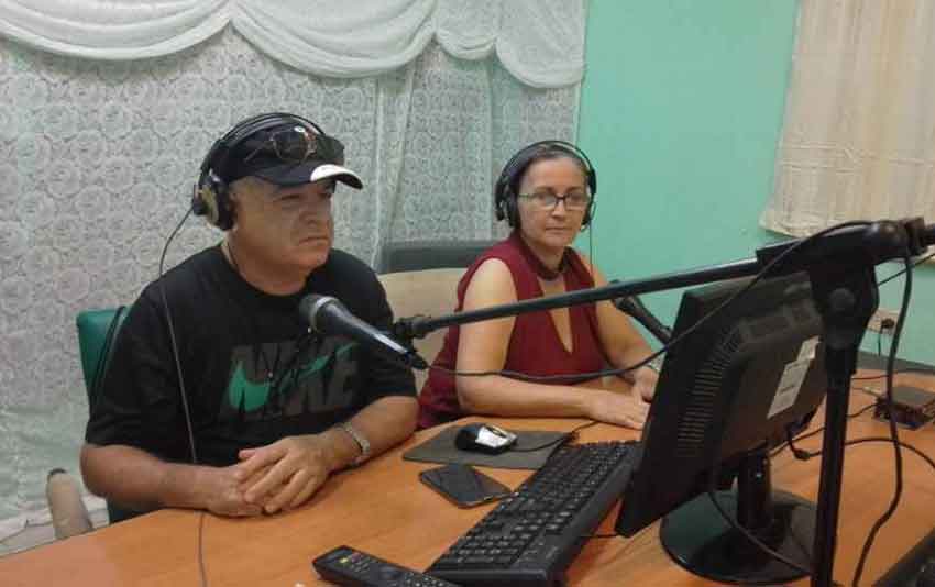 La emisora puerto padrense Radio Libertad celebra 85 años "en el aire".