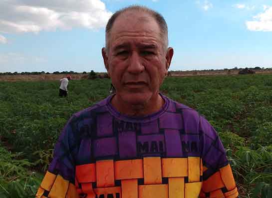 Luis García, a leader of the Lote 107 agricultural pole.