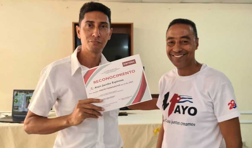 Algunos trabajadores fueron reconocidos por su desempeño destacado.