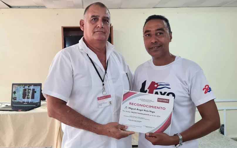 Algunos trabajadores fueron reconocidos por su desempeño destacado.