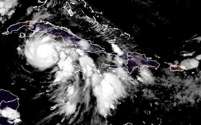 Según la trayectoria prevista, Rafael se moverá cerca o sobre la Isla de la Juventud.