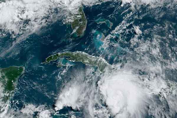 Tropical Storm Elsa: sustained winds between 60 and 70 kilometers per hour with gusts reaching 90