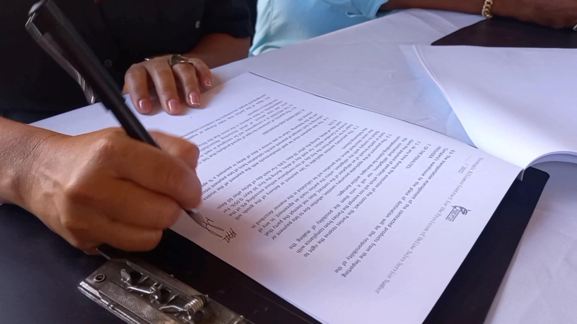 firma contratos LasTunas Canada