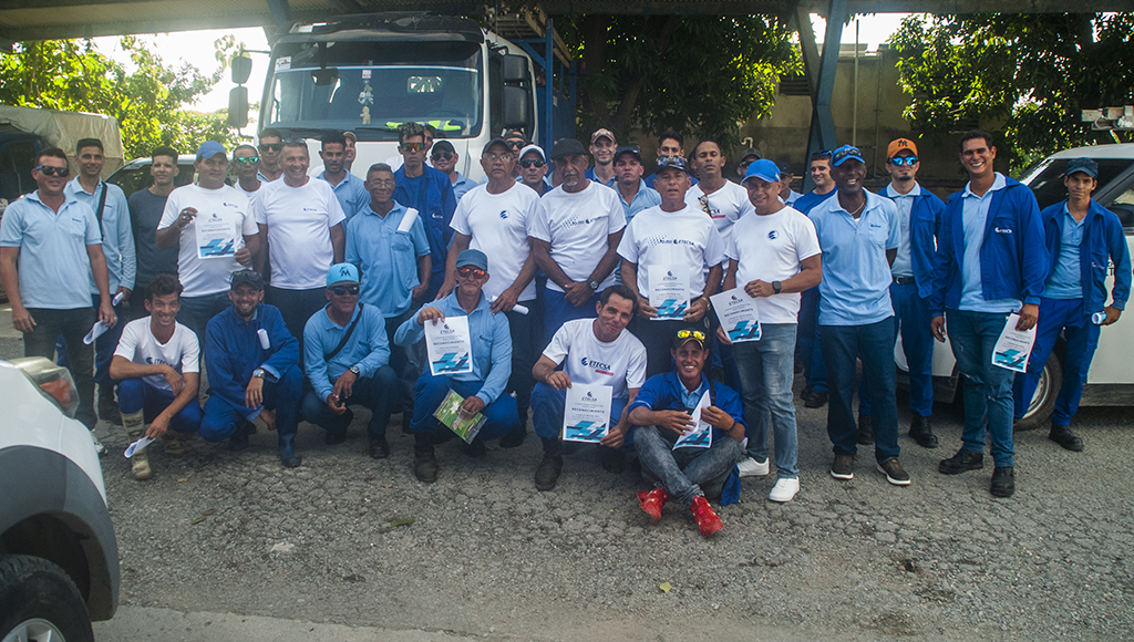 reciben brigada etecsa lastunas ayuda melkissa 0007