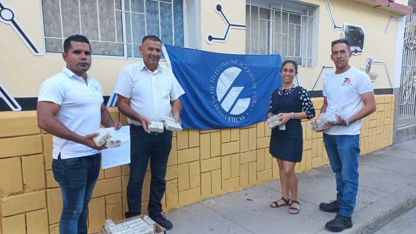 Donativo de cajas telefónicas y conectores de empresa Tecsolutions a Etecsa Las Tunas.