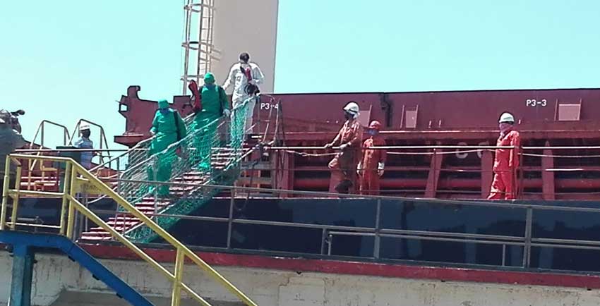 Out at sea, Andy, Jorgito and Adel join in a challenge for life; as witnesses, the crew of the boat and the ship to be transferred to the port.