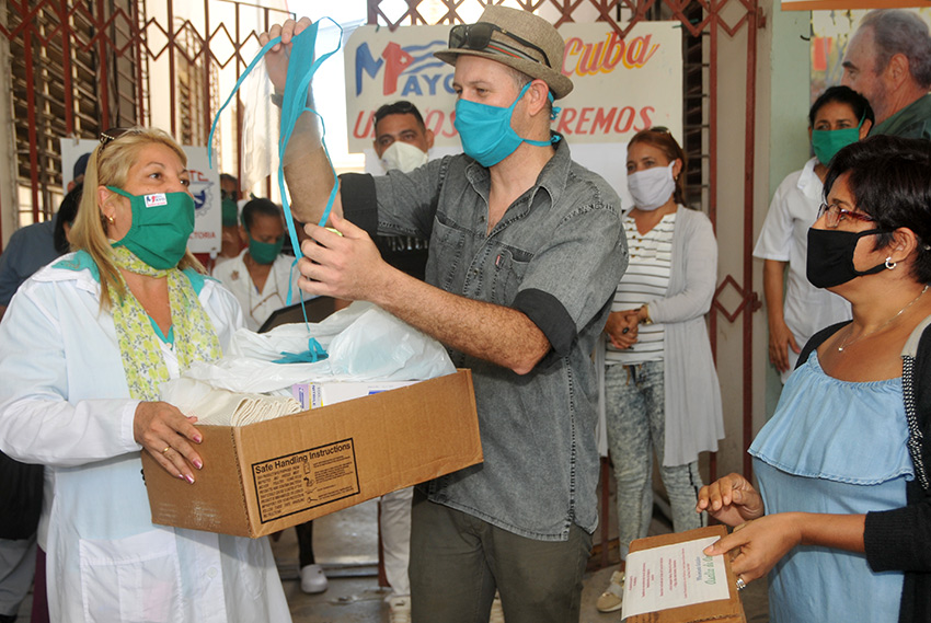 Asalto de Amor Artistic Movement donates means of protection to health personnel 