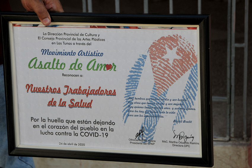 Asalto de Amor Artistic Movement donates means of protection to health personnel 