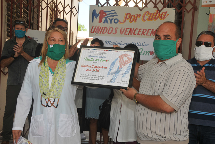 Asalto de Amor Artistic Movement donates means of protection to health personnel 