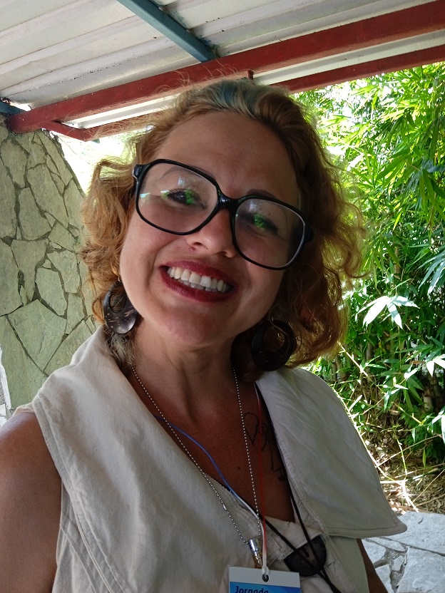 Linnet Molina winner of the Canto Alrededor del Punto national contest of glosses.