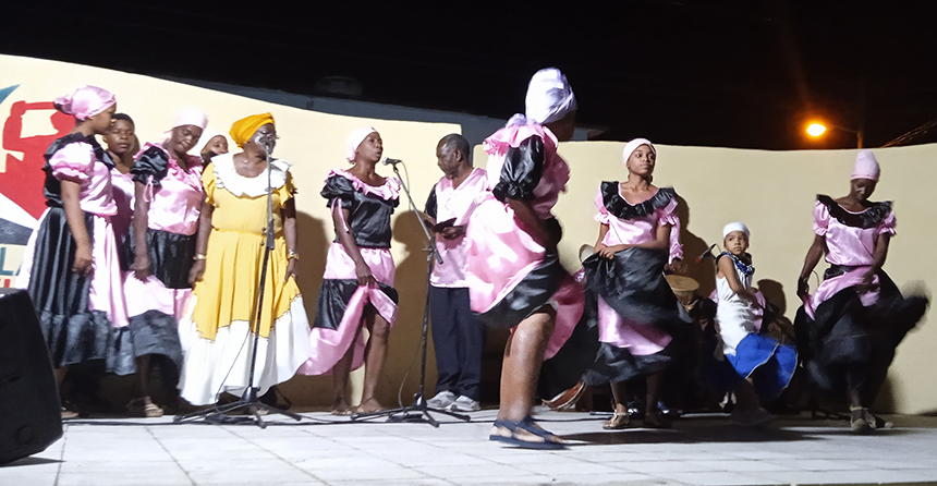 petit dance las tunas