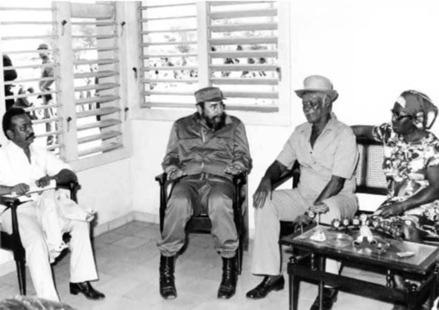 Fidel con los padres de Teófilo