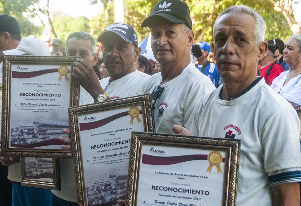 Founders of the 200T Laminator were honored in celebration of its 35th anniversary