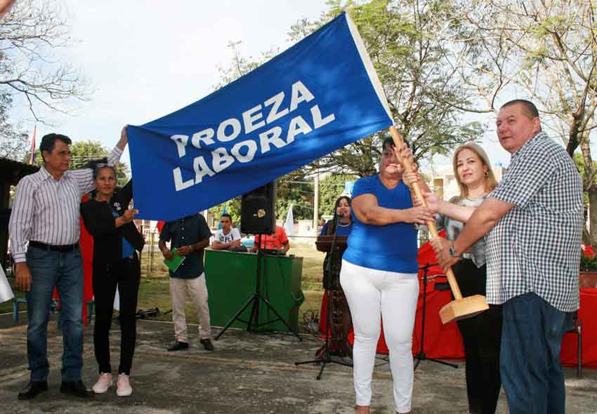 Confecciones Melissa mereció la bandera de Proeza Laboral.