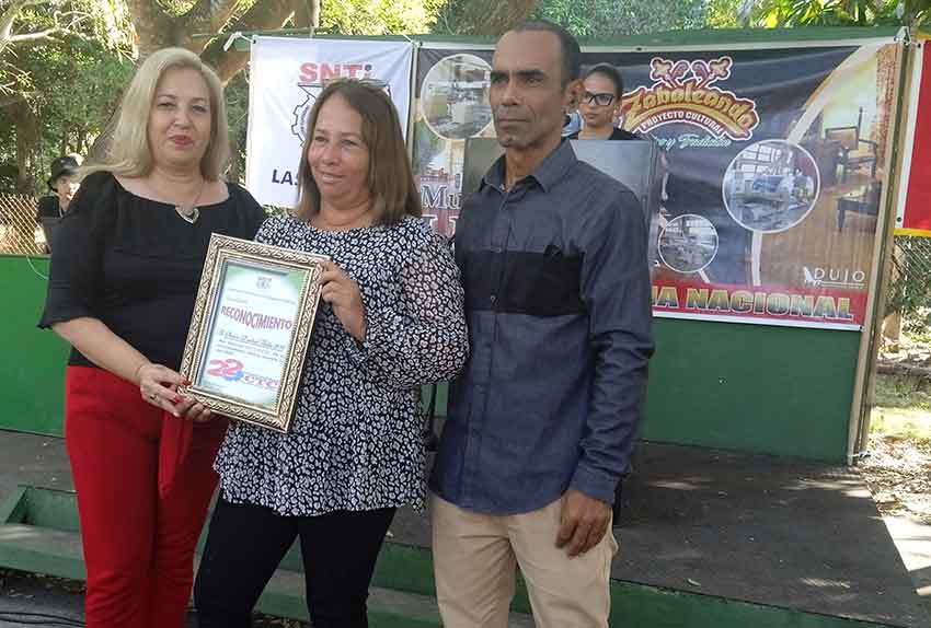 Reconocieron a  trabajadores de la Industria Ligera en Las Tunas.