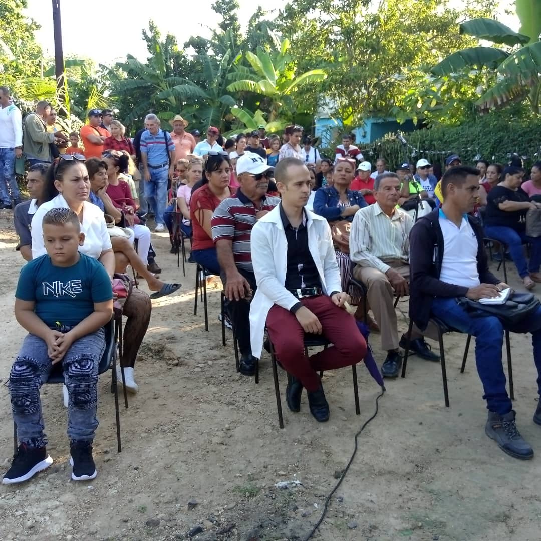 Intercambio de los electores con los dirigentes políticos