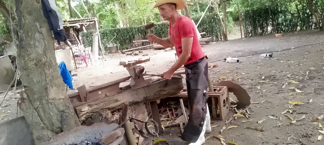 Farmer Ulises Bueno Ligurvia.
