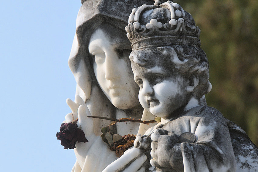 Funerary art at Major General Vicente García Municipal Cemetery, Las Tunas.