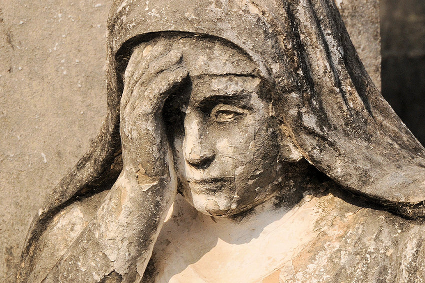 Funerary art at Major General Vicente García Municipal Cemetery, Las Tunas.