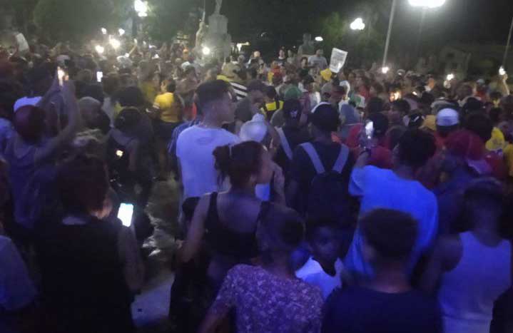 The people of Las Tunas went to the streets to celebrates the Lumberjacks second championship