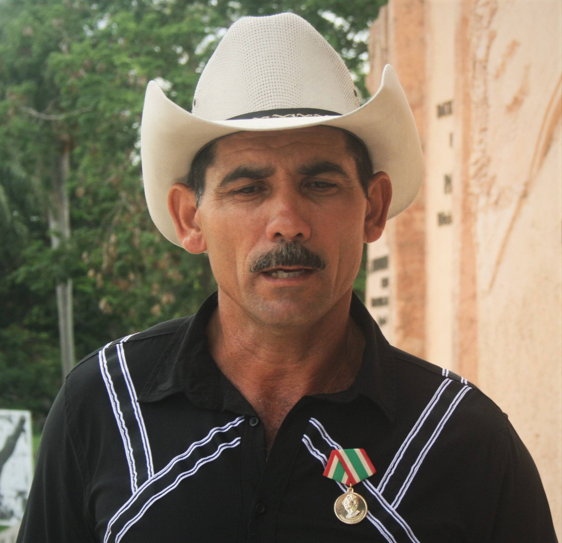Las Tunas farmers were decorated on occasion of their National Day