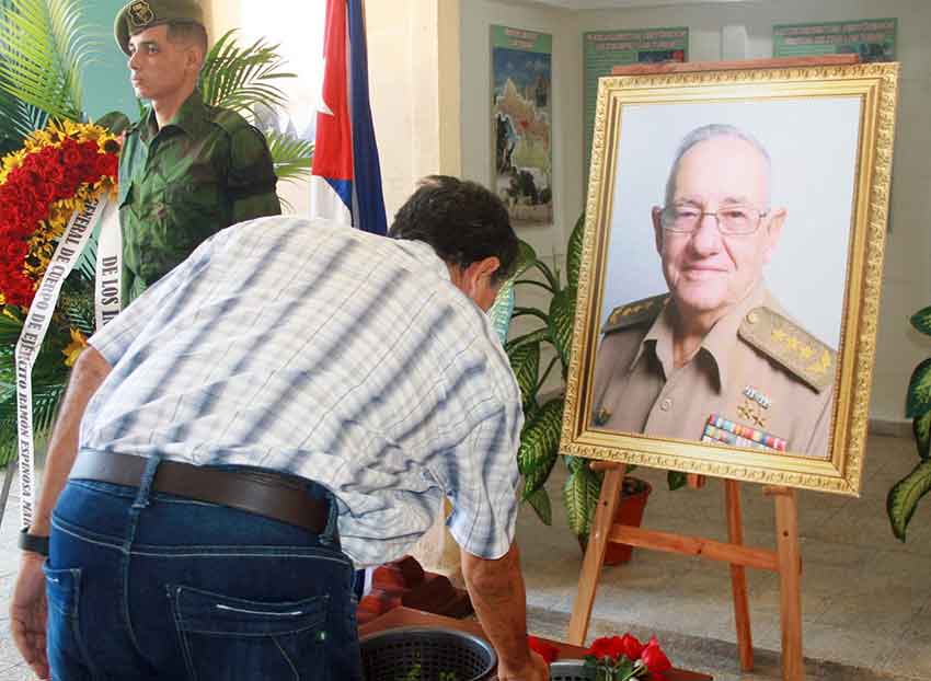 Rinden tributo al Héroe de la República de Cuba y del Trabajo,  y viceministro primero de las FAR, General de Cuerpo de Ejército Ramón Espinosa Martín.