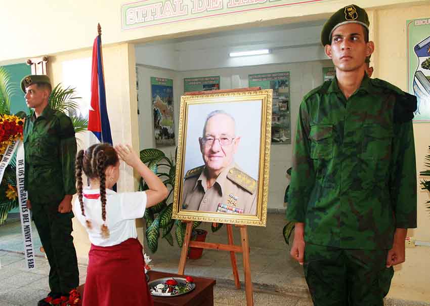 Rinden tributo al Héroe de la República de Cuba y del Trabajo,  y viceministro primero de las FAR, General de Cuerpo de Ejército Ramón Espinosa Martín.