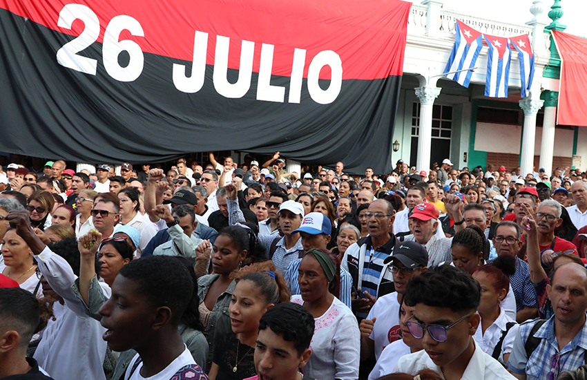 The people gathered to pay posthumous tribute to the brave combatants fallen on Venezuelan soil.