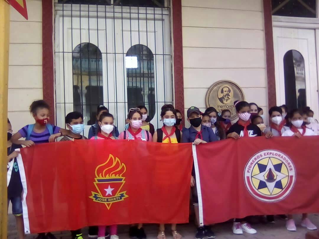 pioneros fb
