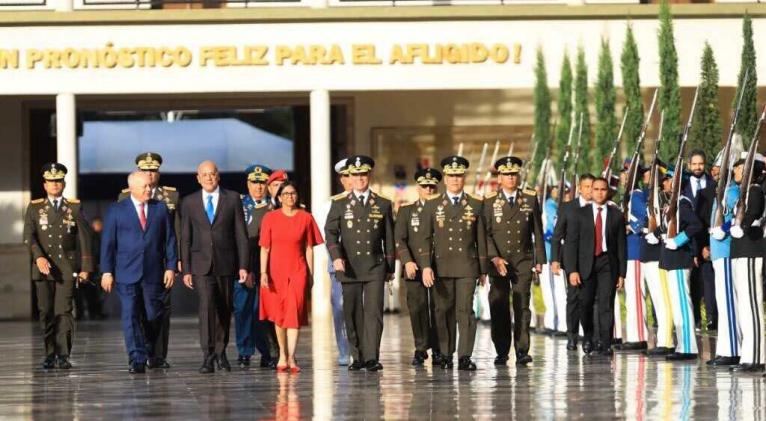 investida como comandante de fanb presidenta encargada de venezuela