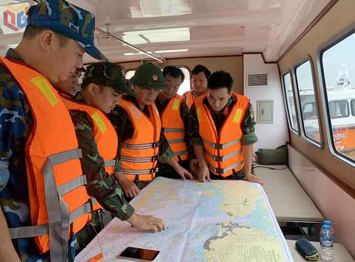 En la búsqueda de las víctimas participan fuerzas y medios militares y navales, así como los equipos de buceo profesionales de la provincia.