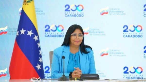 The Venezuelan vice president rejected the statements made by the Colombian president earlier in the day while speaking at the Ibero-American Summit.  Photo: Twitter: Delcy Rodríguez