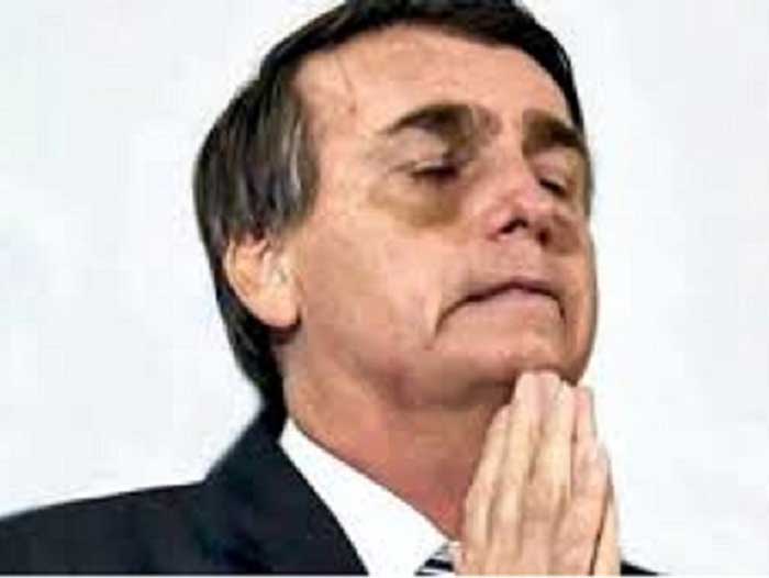 Piden medidas judiciales que impidan fuga de Brasil a expresidente Bolsonaro.