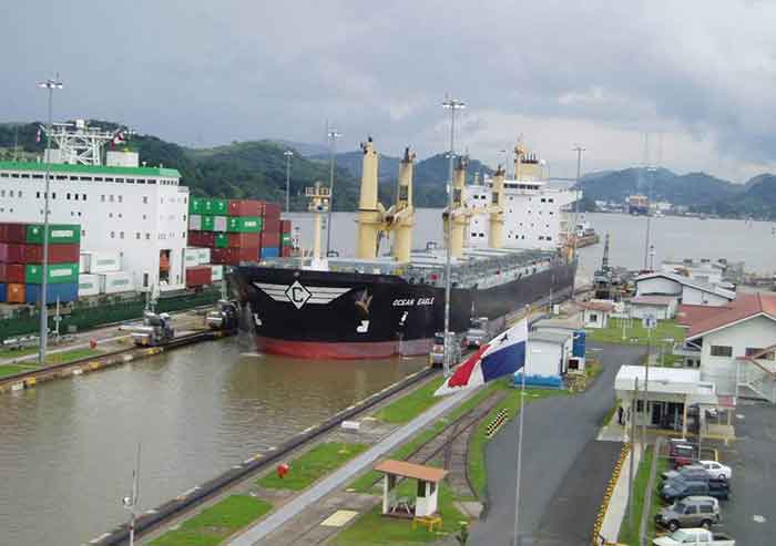 Some 9,944 vessels passed through the Panamá Canal during the last fiscal year